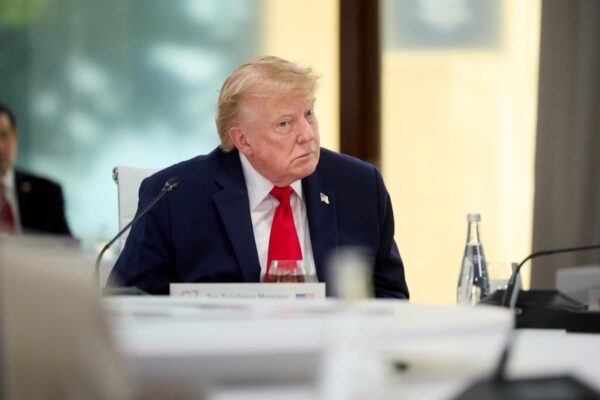 Трамп пригрозив Ірану «повним знищенням» у разі замаху на нього