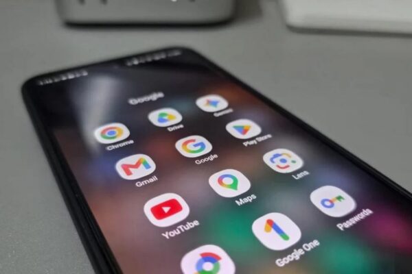 MakeUseOf та українські ЗМІ назвали функції Google, що розряджають Android