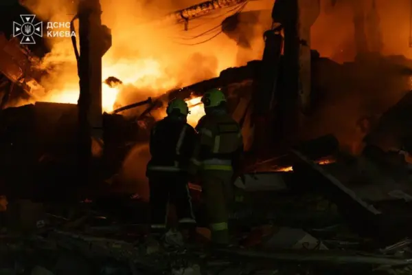 Балістика по Києву 11 серпня: дві вирви біля лікарні та склад на 1200 кв. м