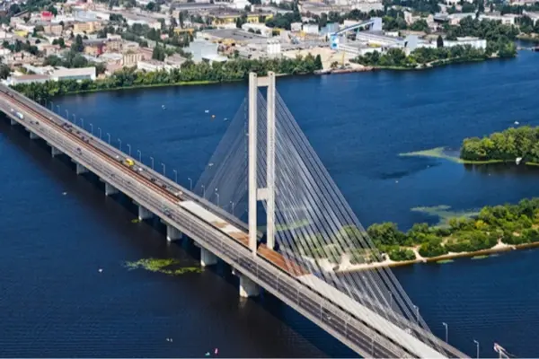 Хроніка перекриття мостів Києва 2 жовтня: від нічних ударів до ранкових оновлень